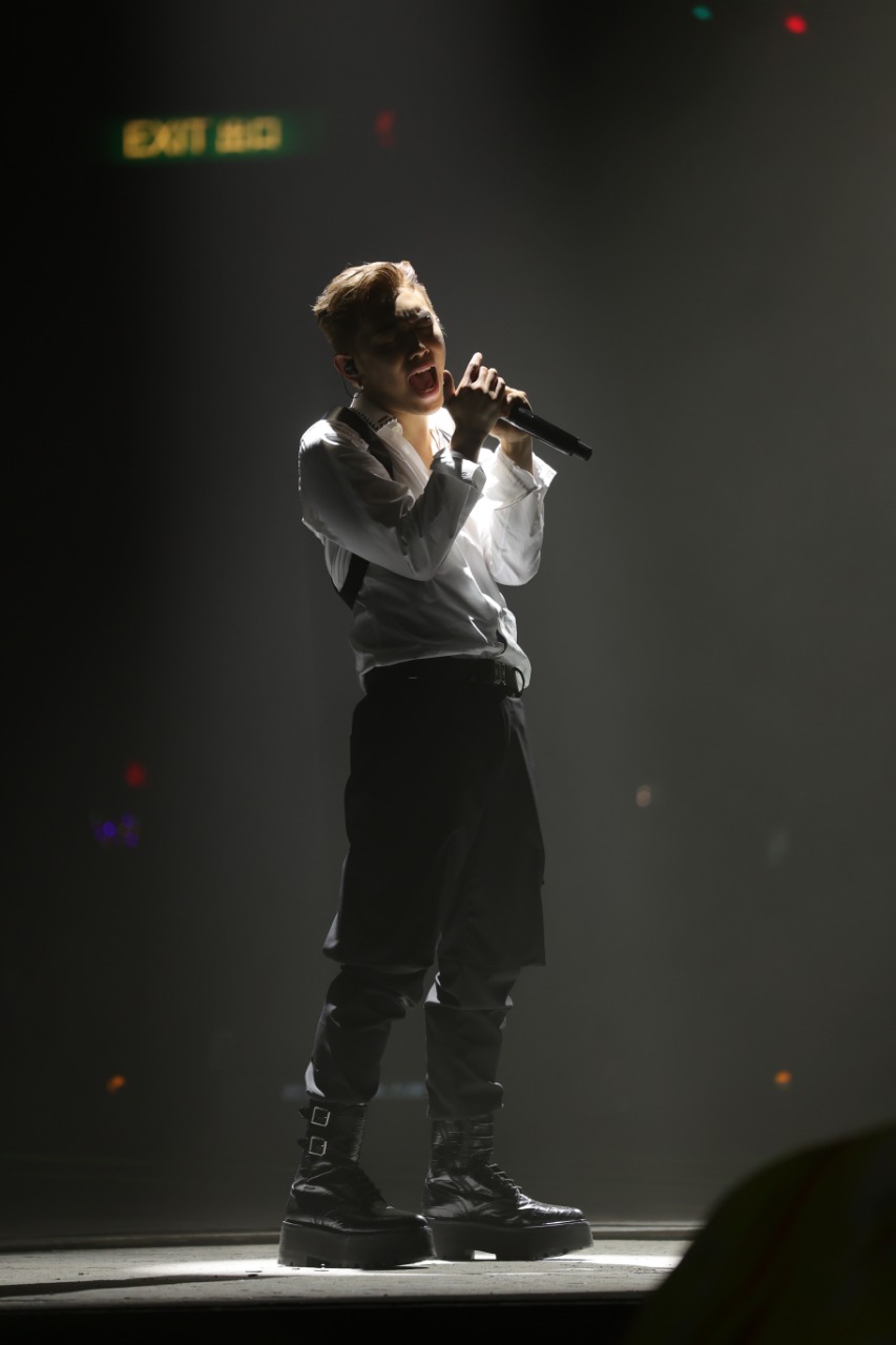 MC喜言很多第一次，自己第一次紅館開騷，第一次100%觀眾，第一次與觀眾有些接觸，但也感到點驚，公司有叮囑他小心。